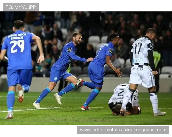 波尔图在反击中展现巨大冲击力:速度与精准的完美交汇 波尔图在反击中展现巨大冲击力:速度与精准的完美交汇